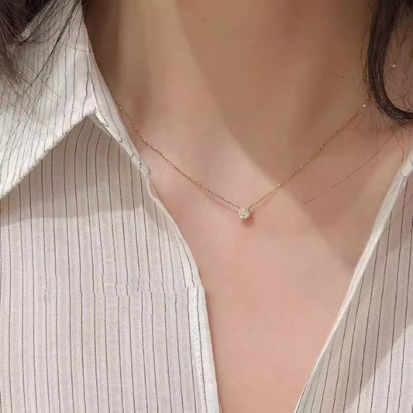 Xu hướng mặt dây chuyền vàng nhỏ xinh năm nay