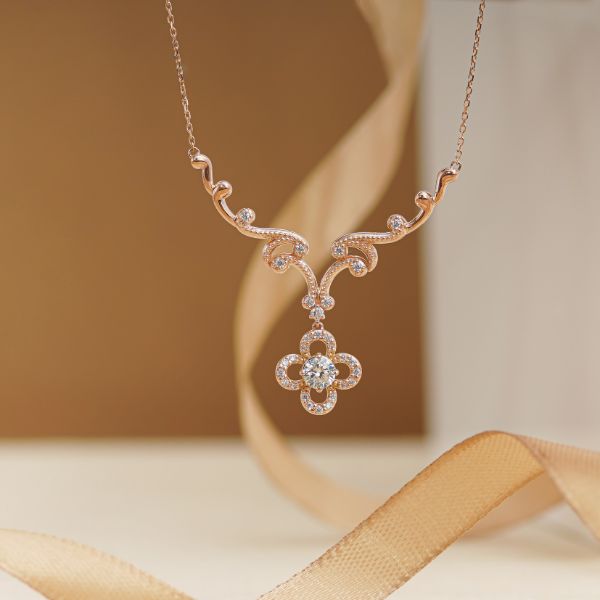 Mẫu dây chuyền vàng tây nữ 18K đẹp, sang trọng