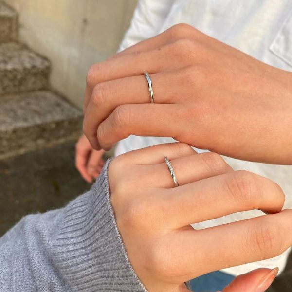 Nhẫn cưới vàng trắng có bị xỉn màu không?