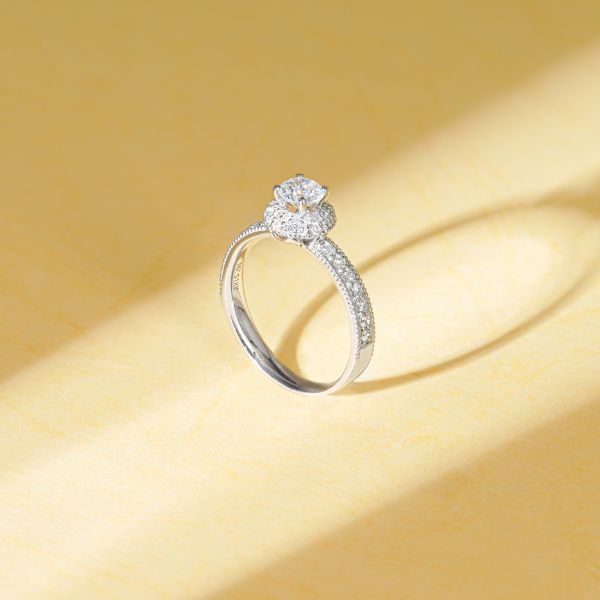 Mua nhẫn kim cương tặng Valentine ở đâu uy tín?