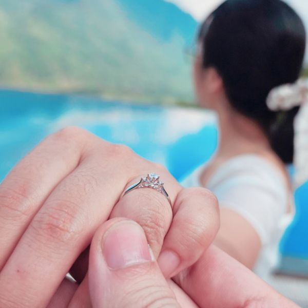 Ý nghĩa nhẫn cầu hôn kim cương 