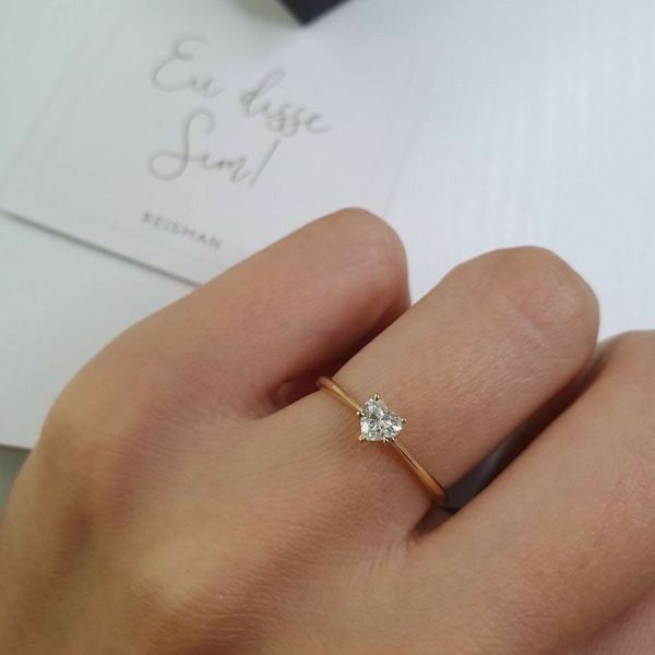 Tại sao nhẫn cầu hôn hình trái tim luôn là lựa chọn yêu thích?