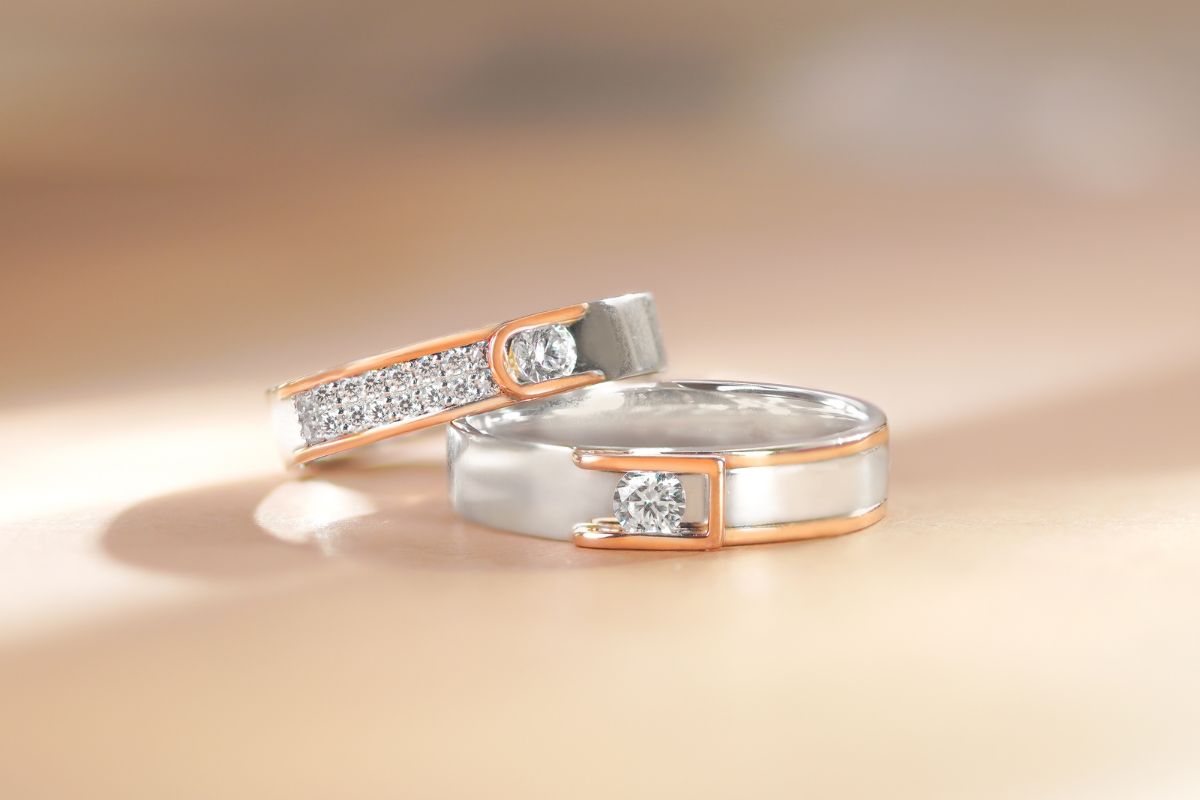 Ngân sách 15 triệu nên chọn mua nhẫn cưới đính đá hay trơn?