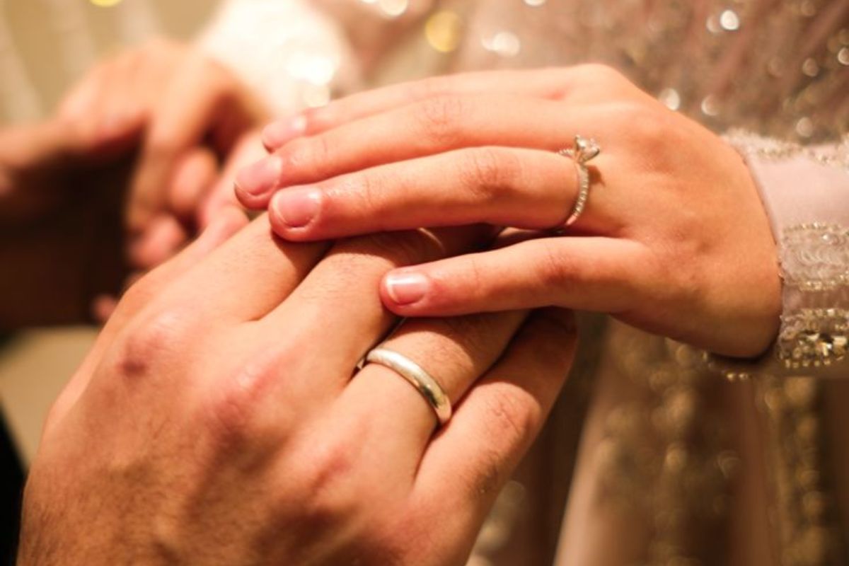 Vì sao nhẫn cưới đính đá Moissanite được yêu thích?