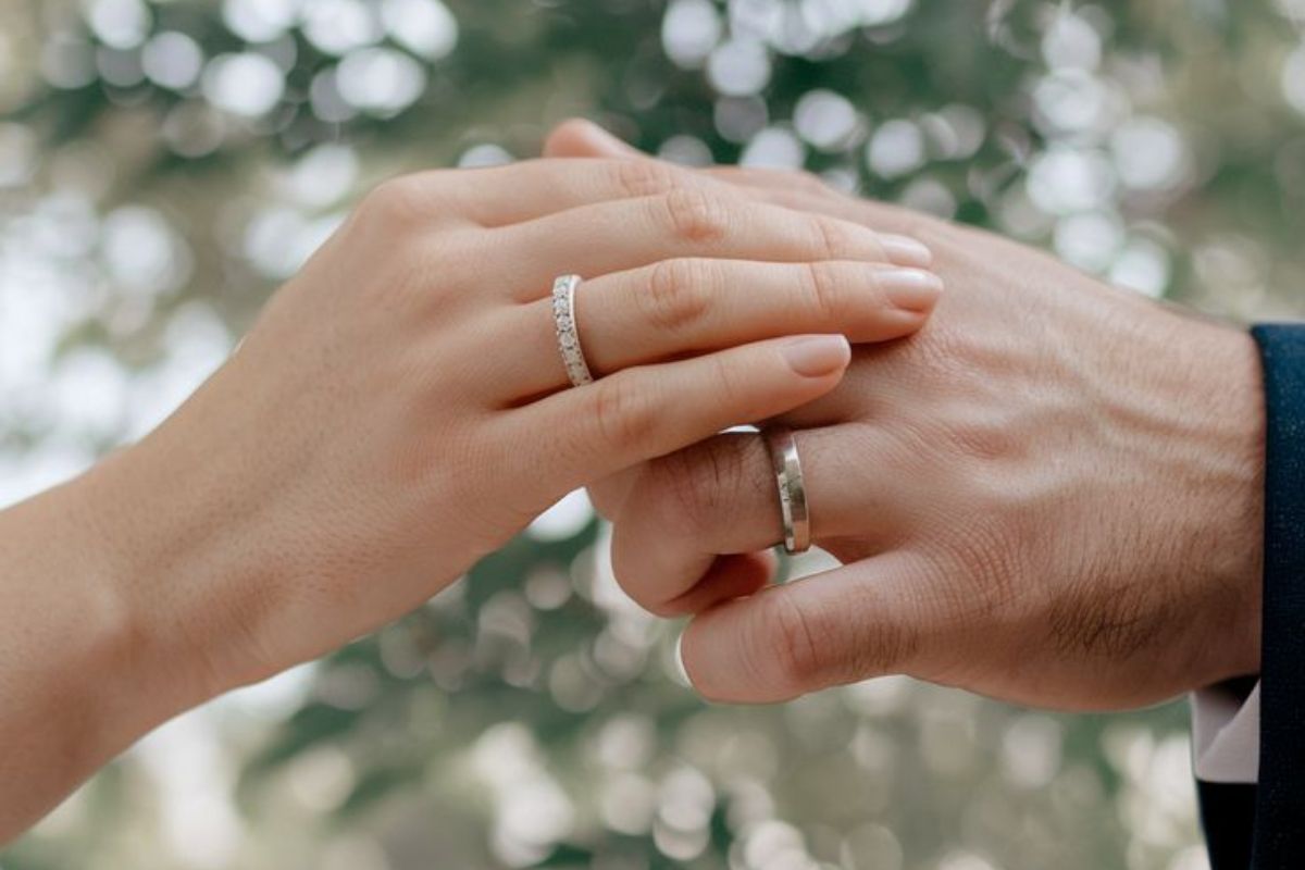 Có nên mua nhẫn cưới vàng tây 10k không?