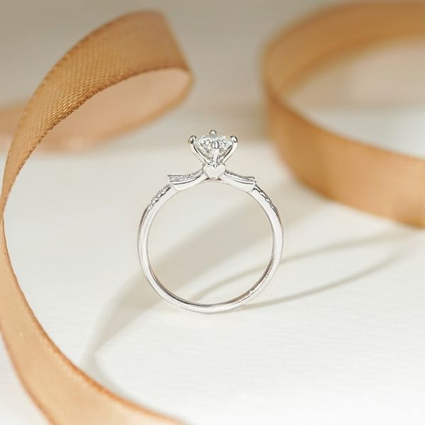 Đeo nhẫn hẹn ước ở ngón nào?