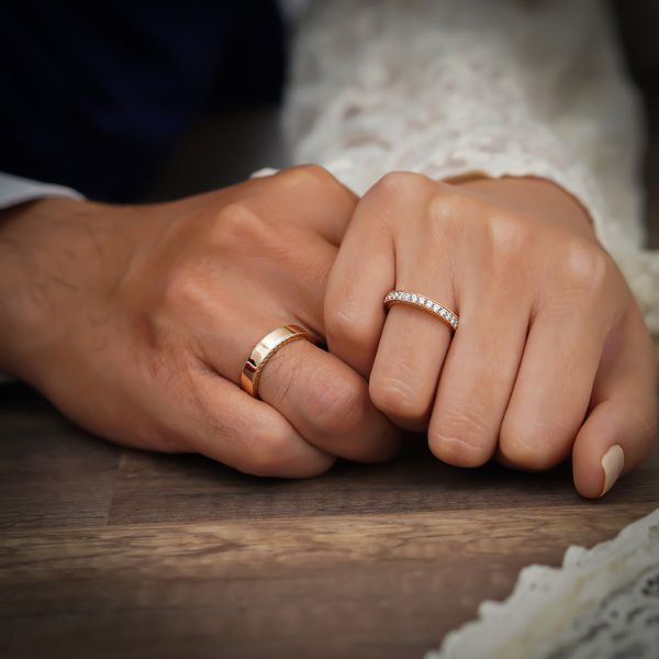 Giá cả không phải là nỗi lo khi mua nhẫn đôi khắc tên tại MEEZ