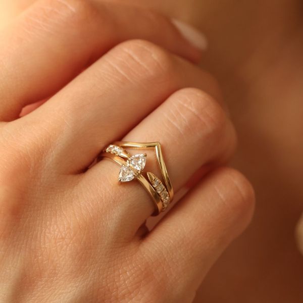 Vì sao nhẫn kép “làm mưa làm gió” trong giới trẻ?