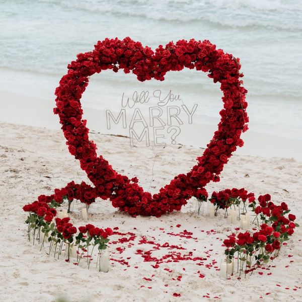 Bí quyết chọn quà cầu hôn ngoài nhẫn bằng trang sức vàng để ghi điểm tuyệt đối