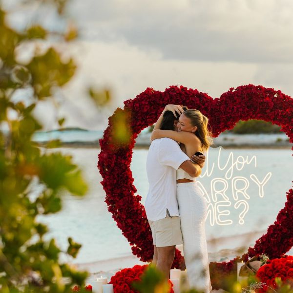 Bí quyết chọn quà cầu hôn ngoài nhẫn bằng trang sức vàng để ghi điểm tuyệt đối