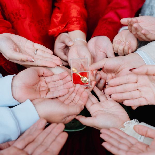 Lưu ý khi chọn mua quà cưới cho bạn thân