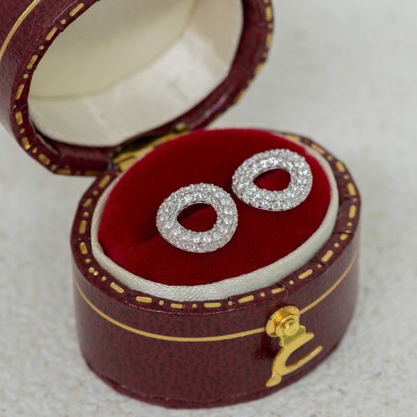 Tặng bạc cho người yêu có sao không?