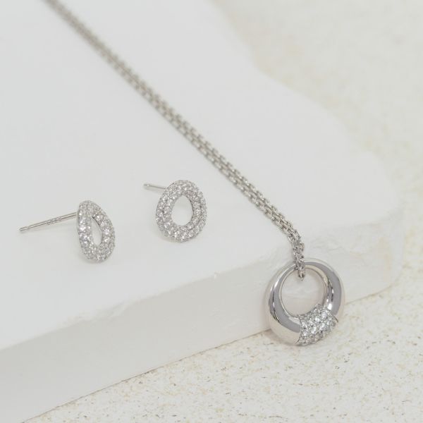 Khi nào nên tặng trang sức bạc cho người yêu?