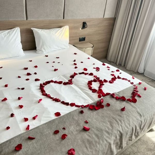 Trang trí phòng cưới phong cách tối giản