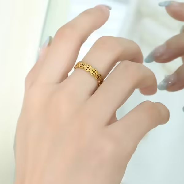 Ý nghĩa phong thủy của vị trí đeo nhẫn kim tiền trên các ngón tay