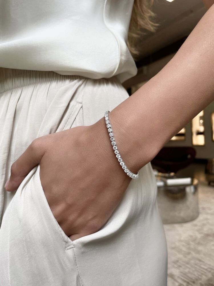 Tại sao nên chọn vòng tay kim cương đẹp tại Meez Jewelry?