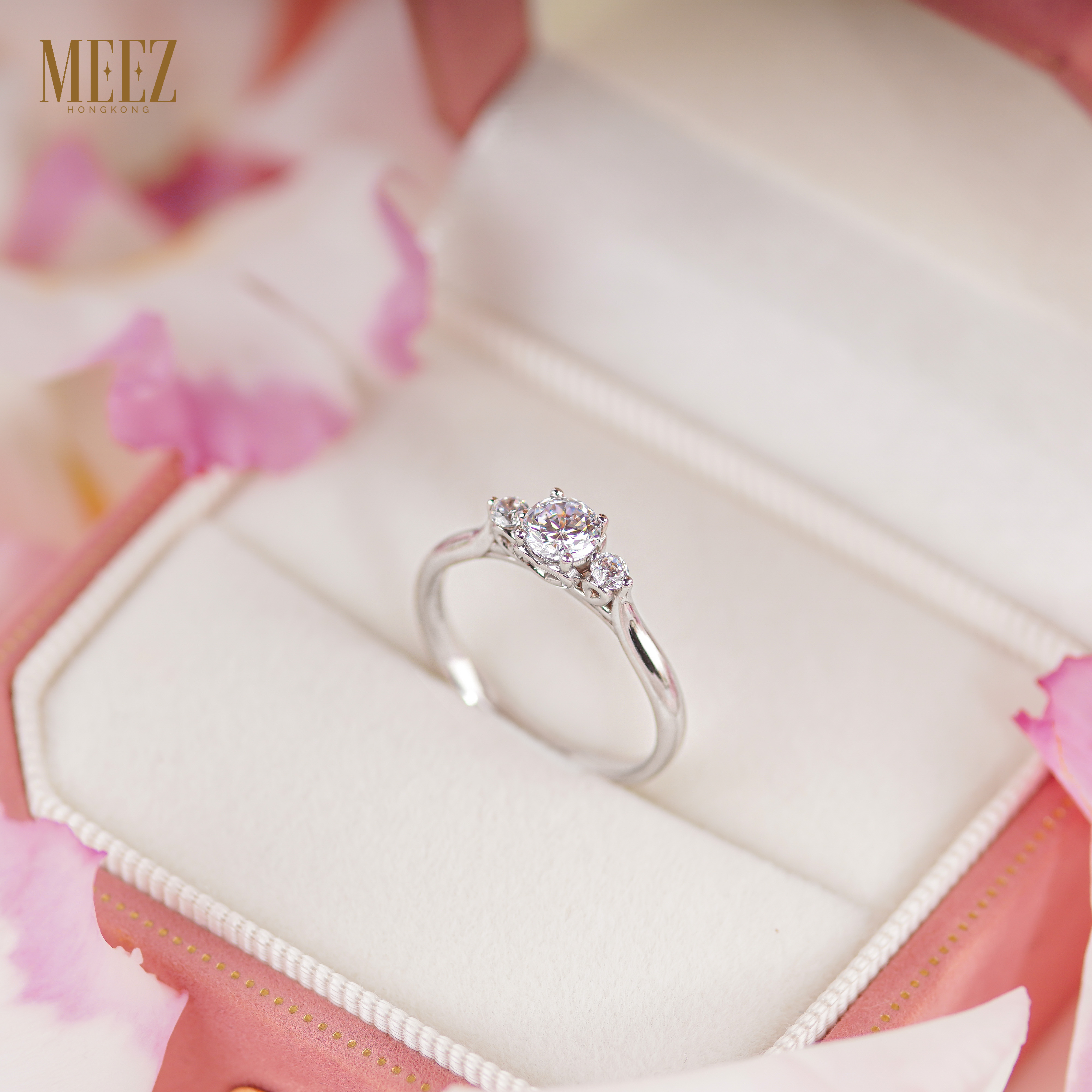 Nhẫn kim cương nhân tạo Moissanite ba viên đá (Three Stone)