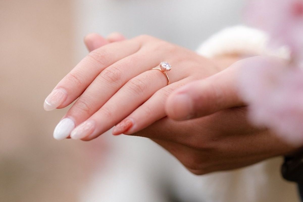 Mua nhẫn cầu hôn như thế nào