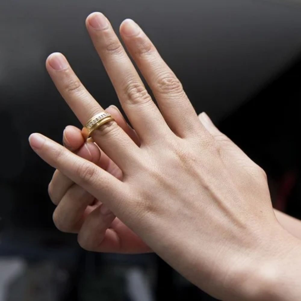 Nhẫn cưới bị rộng có sao không?