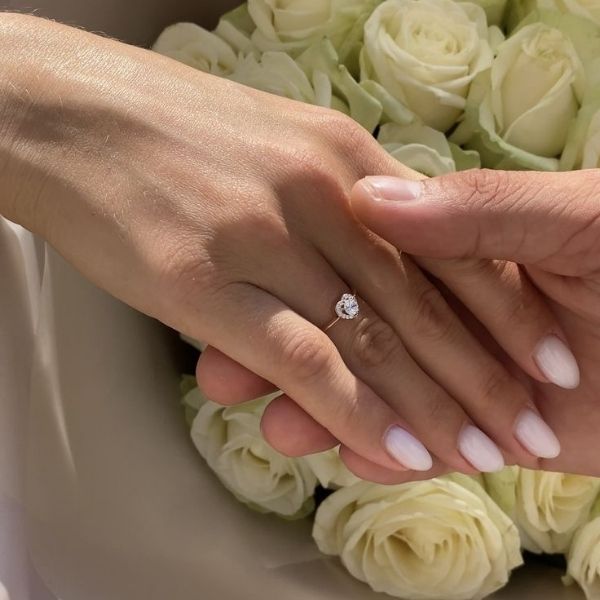 Giá nhẫn đính hôn vàng 14K hiện nay bao nhiêu?