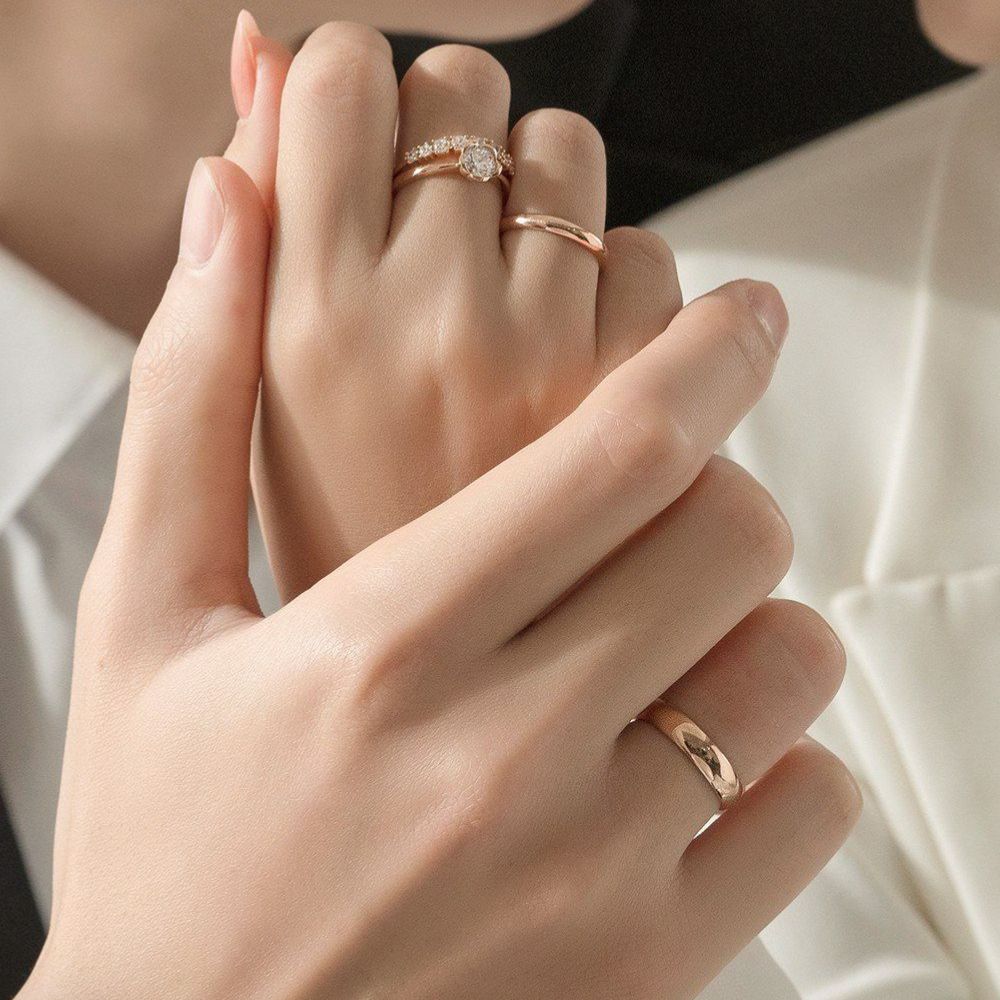 Đeo nhẫn đôi ở ngón áp út có bị nhầm với nhẫn cưới không?