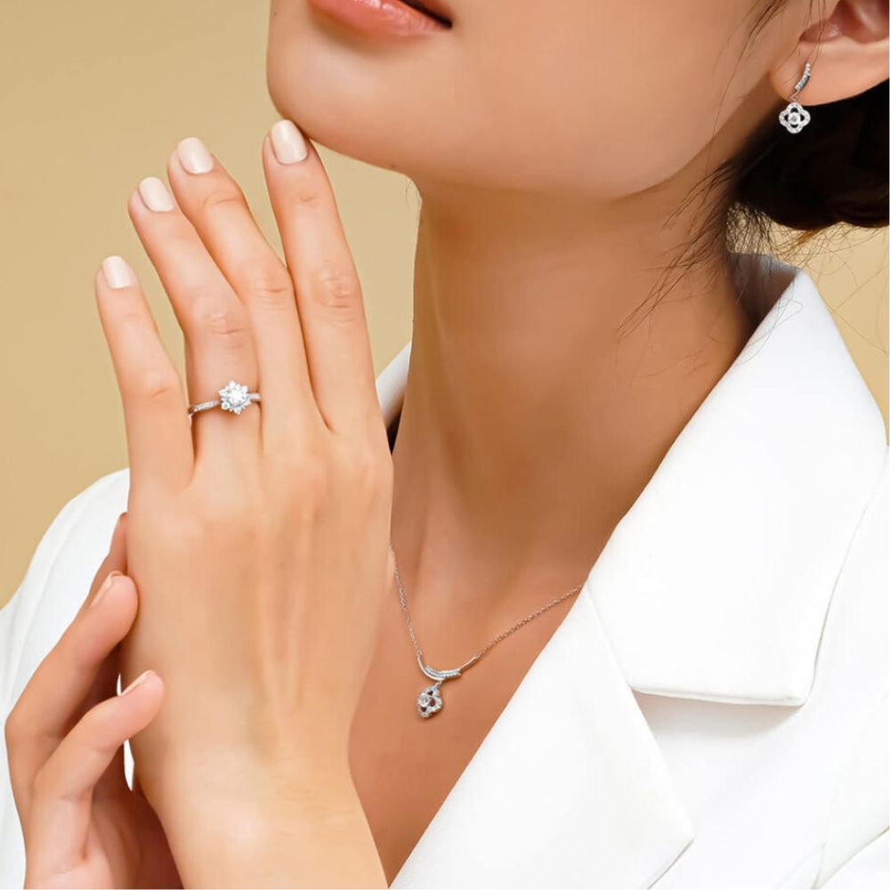 Có nên chọn trang sức bạch kim 950 không?
