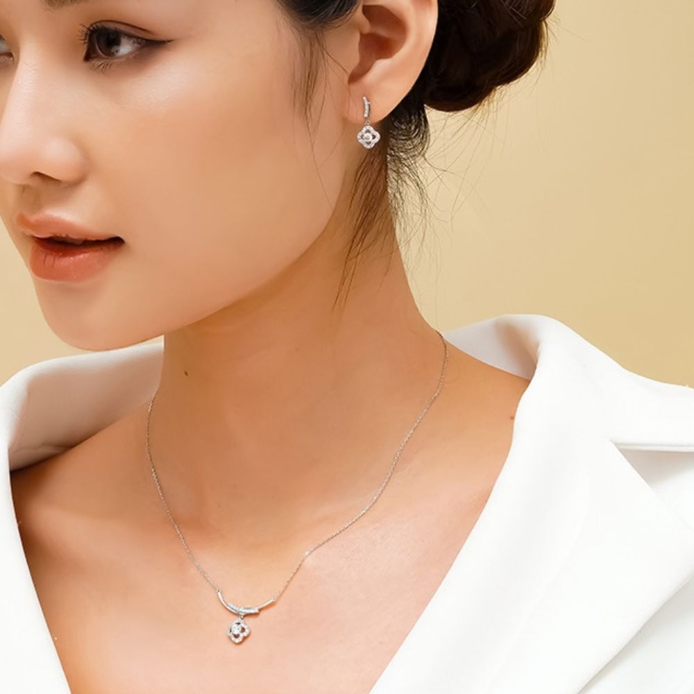 Dây chuyền và hoa tai bạch kim 950