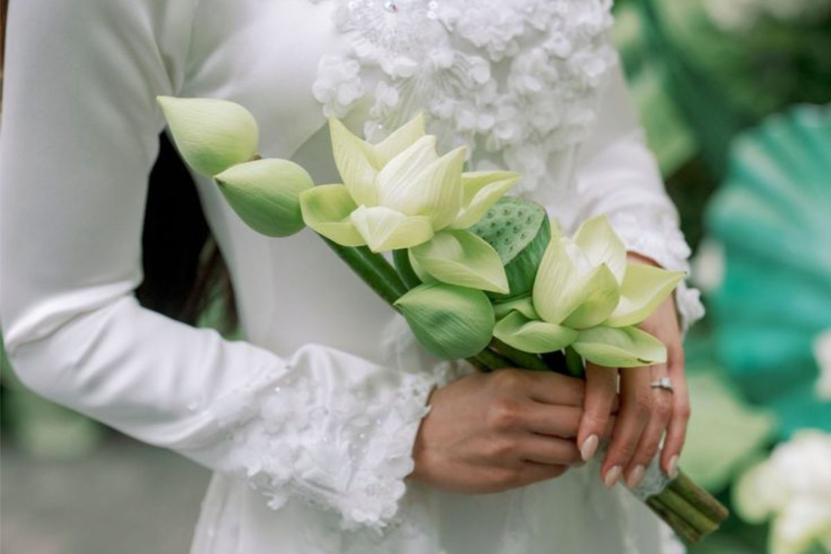 bó hoa sen cưới