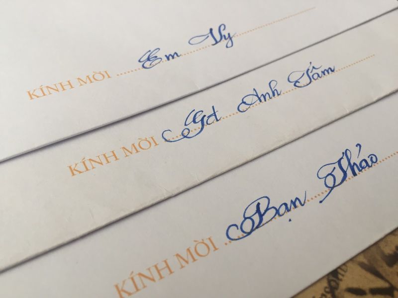 Cách ghi tên khách mời trên thiệp cưới đúng phép lịch sự