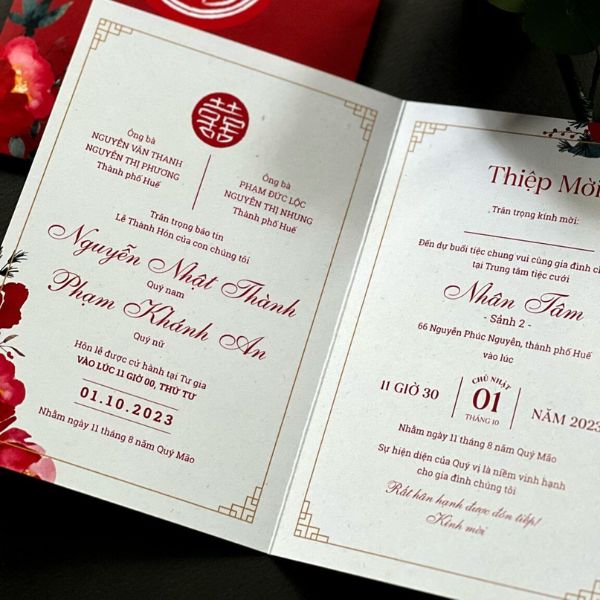 Cách ghi thiệp cưới đúng thông tin về ngày giờ và địa điểm đãi khách