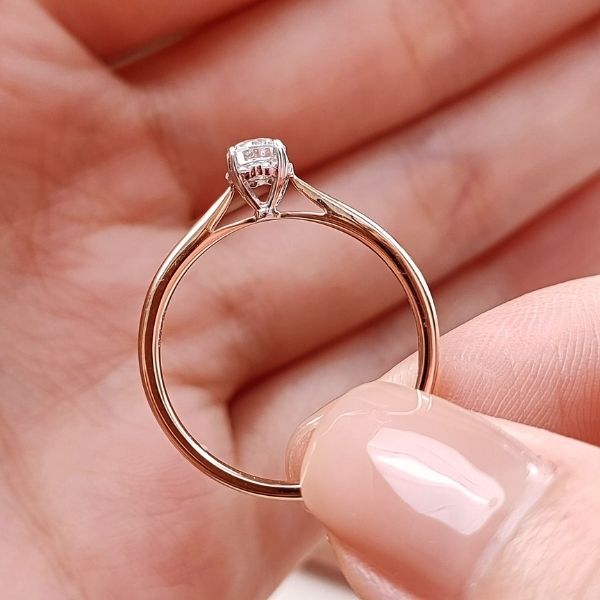 Nhẫn cầu hôn đẹp kiểu dáng Solitaire