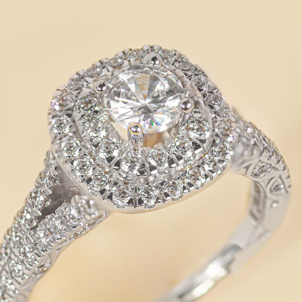 Vì sao nhẫn cầu hôn phong cách Royal luôn được yêu thích?