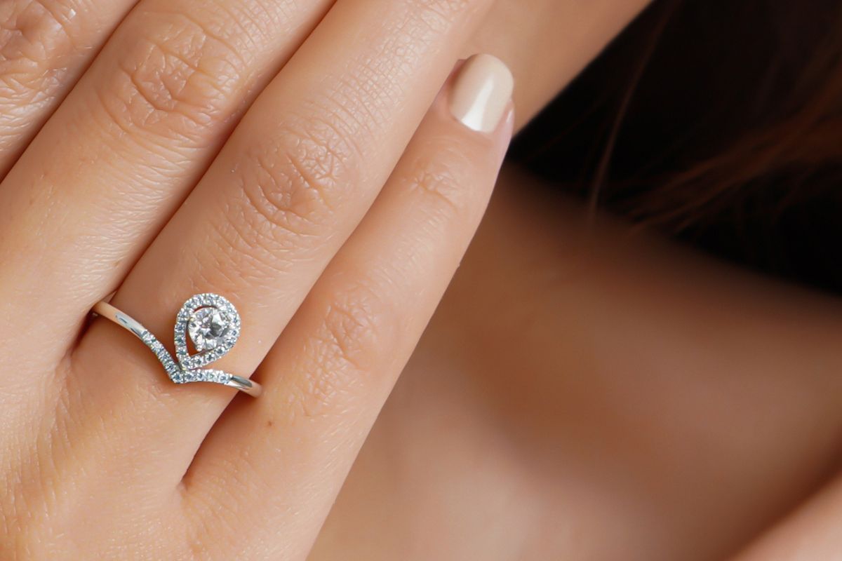 Nhẫn cầu hôn bạch kim