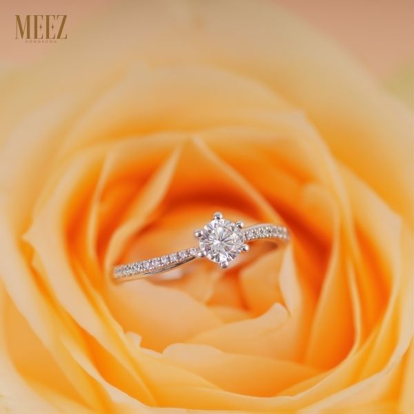 Có nên mua nhẫn đá CZ thay cho nhẫn kim cương không? 