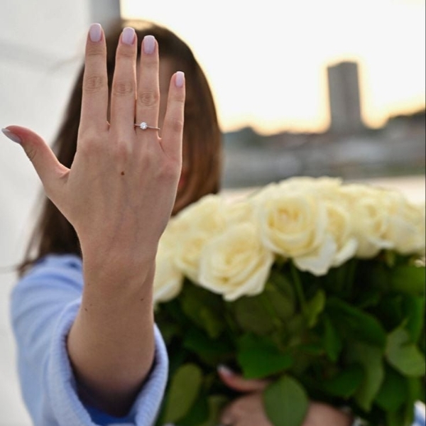 Nhẫn cầu hôn giá rẻ là bao nhiêu tiền?