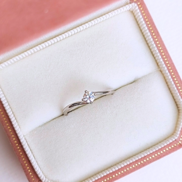 Nhẫn giá rẻ có làm mất đi ý nghĩa của lời cầu hôn?