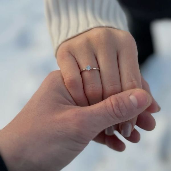 Xu hướng nhẫn cầu hôn trơn 2026