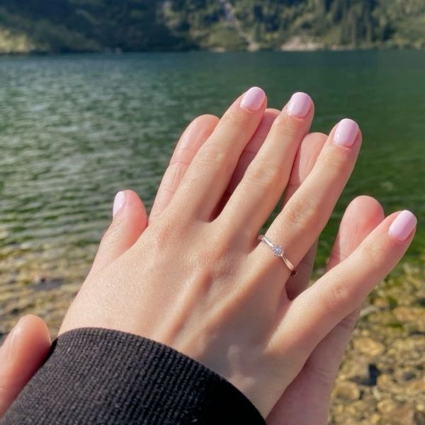 Nhẫn cầu hôn trơn là gì?