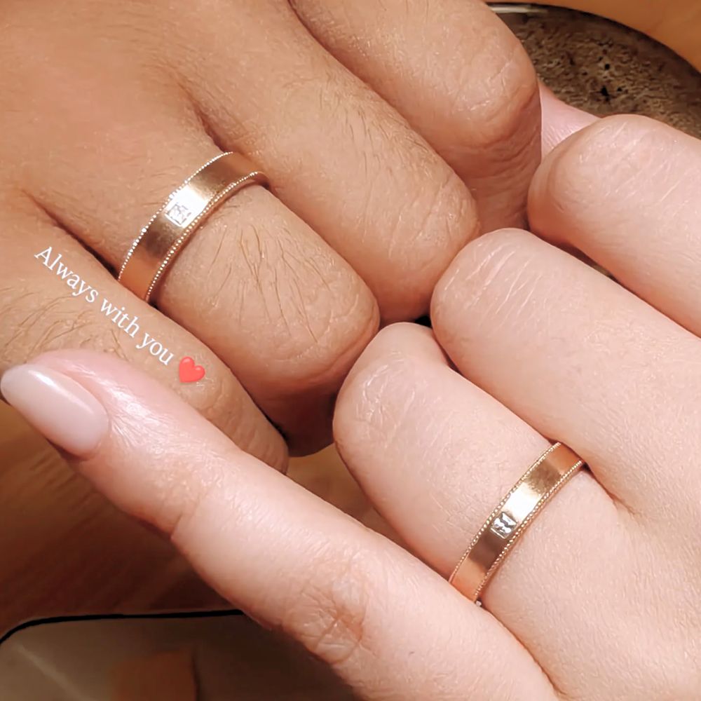 Nhẫn cưới ai là người mua?
