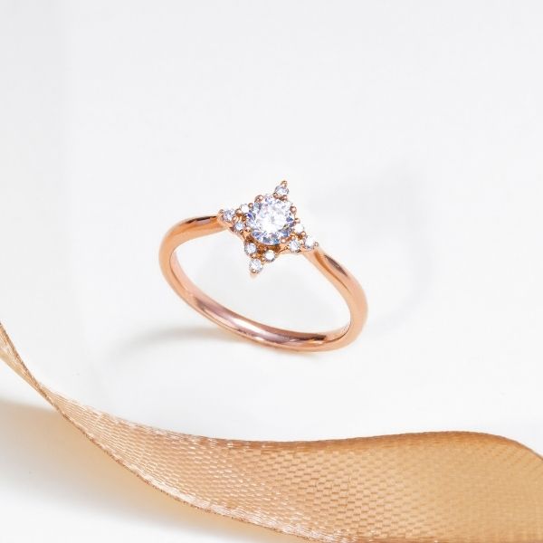 5 lý do nên chọn nhẫn đính hôn vàng hồng