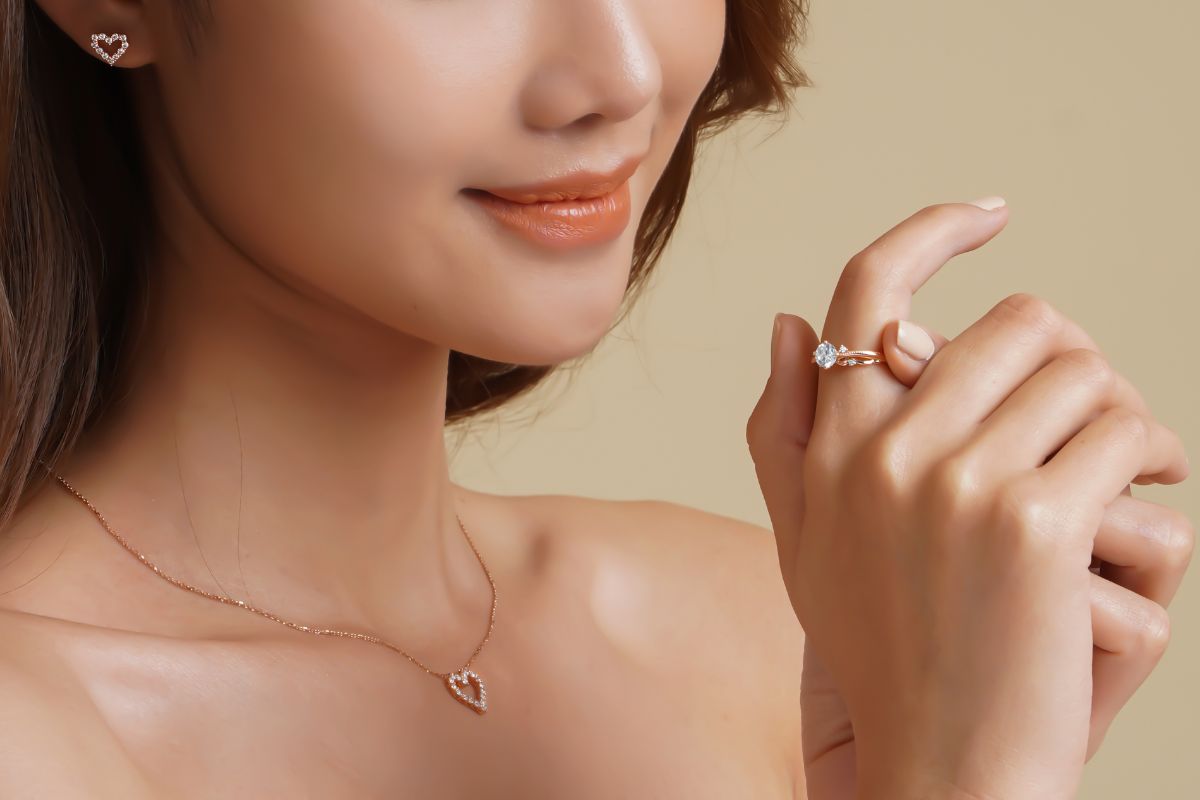 nhẫn đính hôn vàng hồng